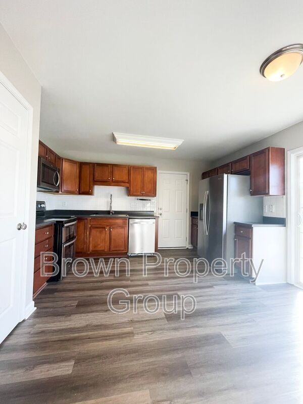 Foto del edificio - 370 Fairfield Cir