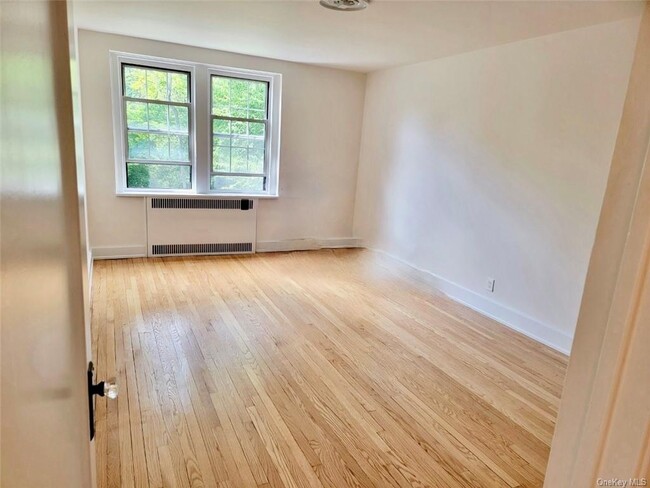 Building Photo - 253 Garth Rd