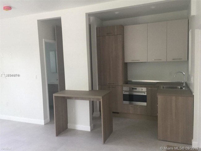 Foto del edificio - 245 NE 33rd St