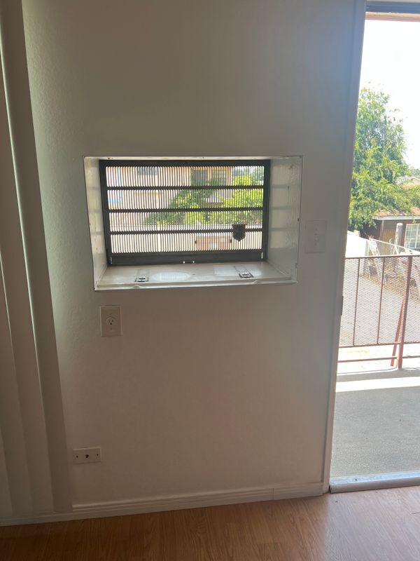 Foto del edificio - 12132-12134 Sitka St