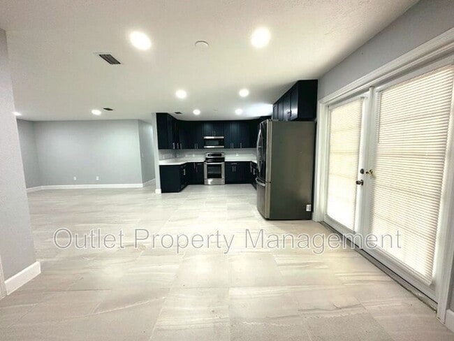 Foto del edificio - 2432 NE 28th St