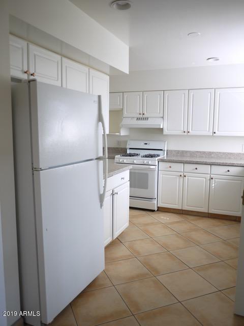 Foto del edificio - 1641 E McLellan Blvd