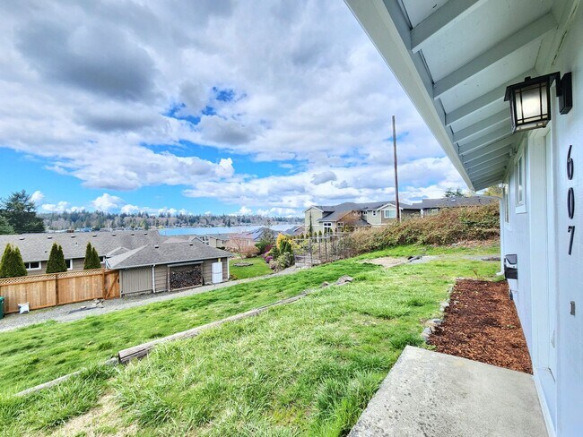 Building Photo - 3 Bedroom / 1 Bath Home in Lake Stevens with View