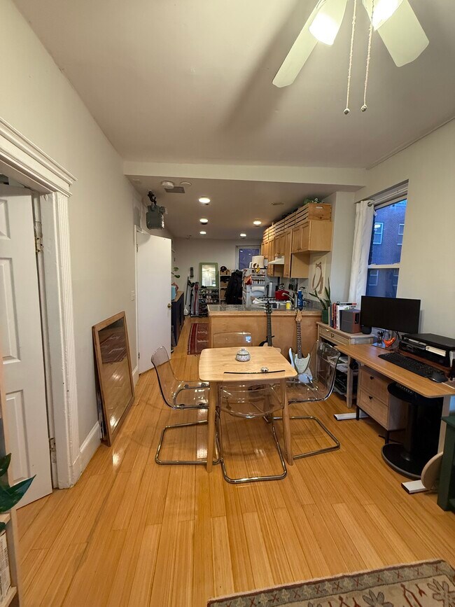 Building Photo - 70 Joy St