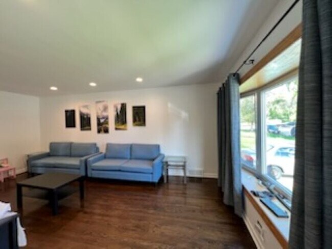 Foto del edificio - 5146 N Kenneth Ave