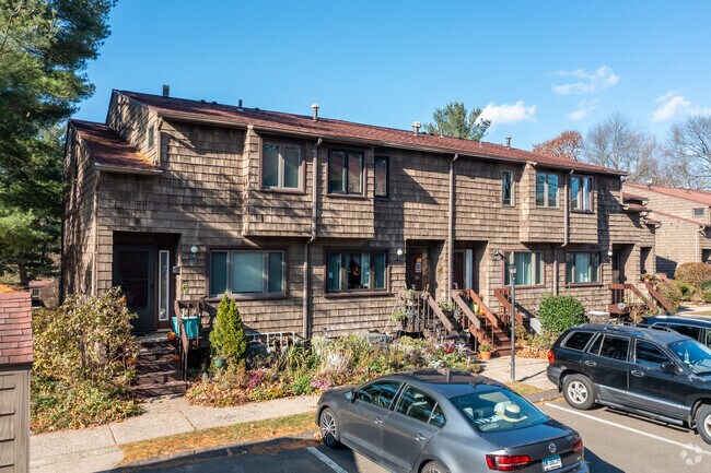 Foto del edificio - Hillside Village Condominiums
