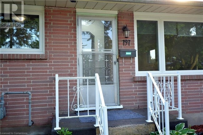 Photo du bâtiment - 197 Goddard Blvd