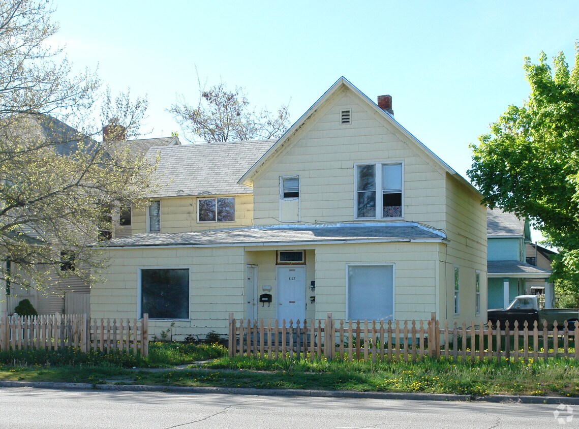 Primary Photo - 1127 W Maxwell Ave