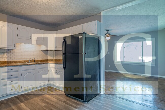 Building Photo - Renovated Home in Grandview, MO with Close...