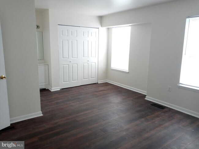 Building Photo - 5402 Quarles Ct