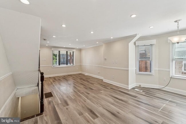 Building Photo - 534 Benner St