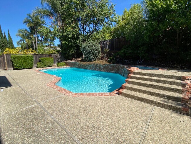 Foto del edificio - ALMADEN VALLEY - Sharp home with 4 large b...