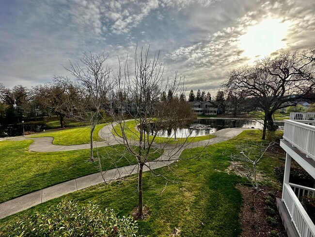 Building Photo - Beautiful Sonoma Greens Home Over Looking ...