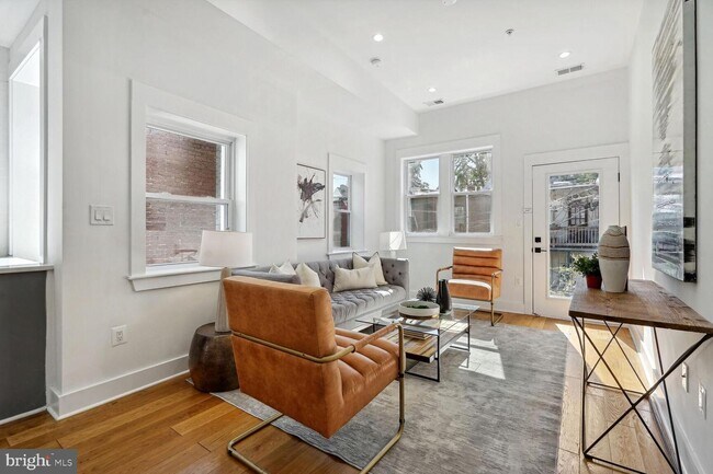 Foto del edificio - 1468 Newton St NW