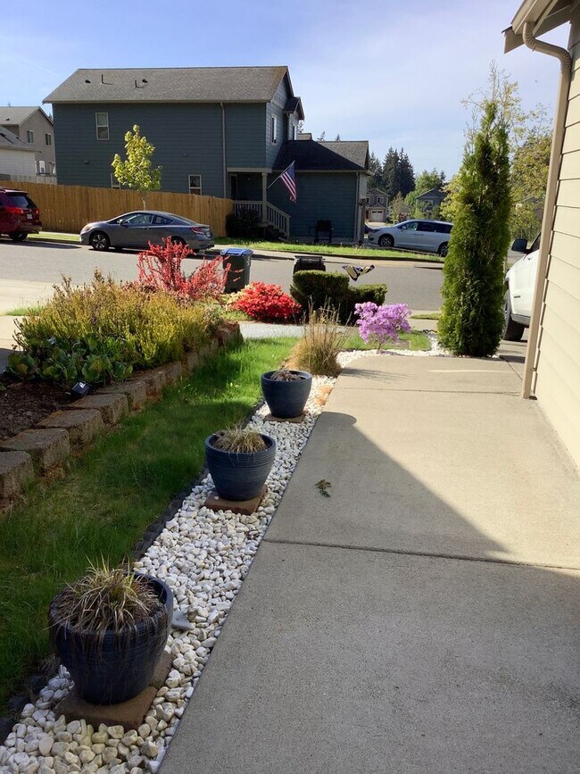 Building Photo - Poulsbo 3 Bedroom 2.5 Bathroom 2-Story