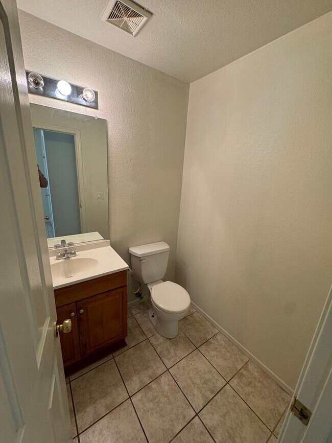 Building Photo - Beautiful Home in a Great Location!