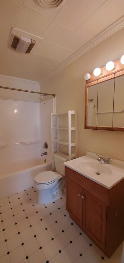 Foto principal - 516 N Adams St