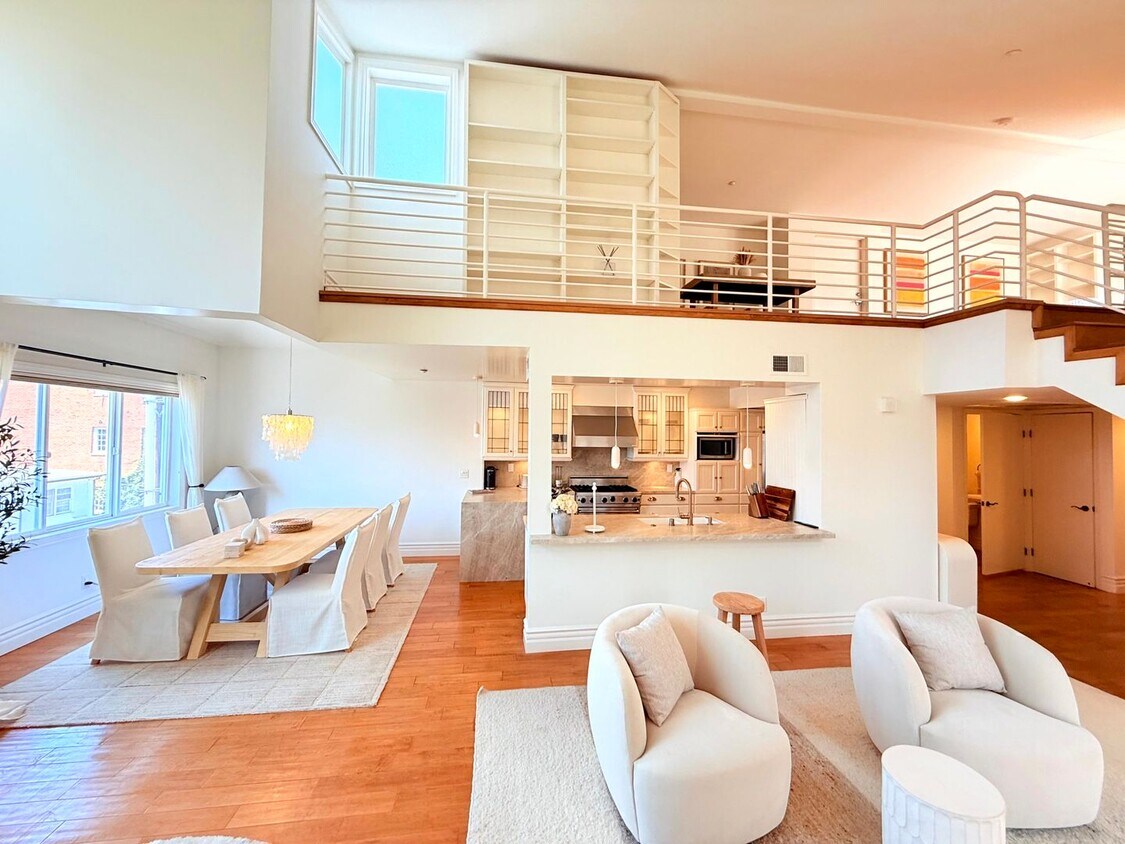 Primary Photo - Sophisticated Bright & Spacious Furnished ...