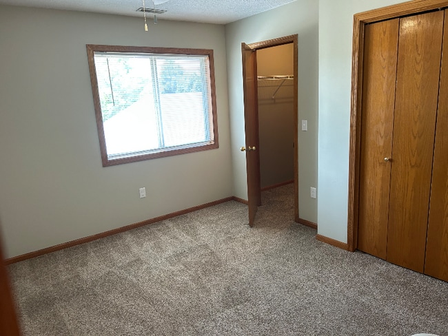 Building Photo - 309 N Cherokee Dr