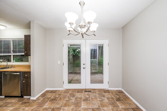 Building Photo - 2532 Braintree Dr