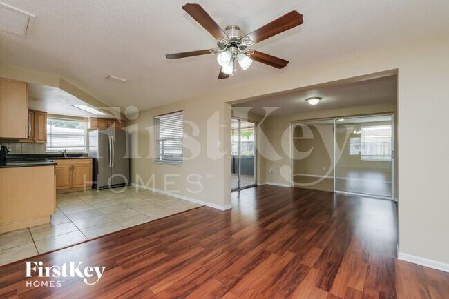 Foto del edificio - 3206 Coldwell Dr