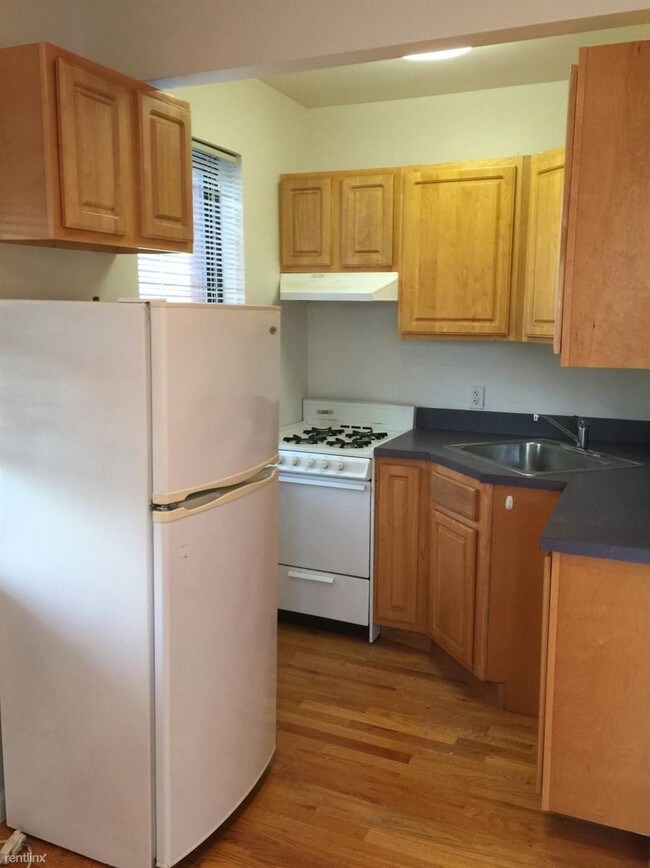 Building Photo - 1 br, 1 bath  - 4012 192nd St