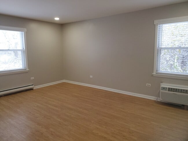 Building Photo - 4713 Elm St
