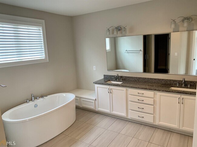 Foto del edificio - 2028 Wheaton Way