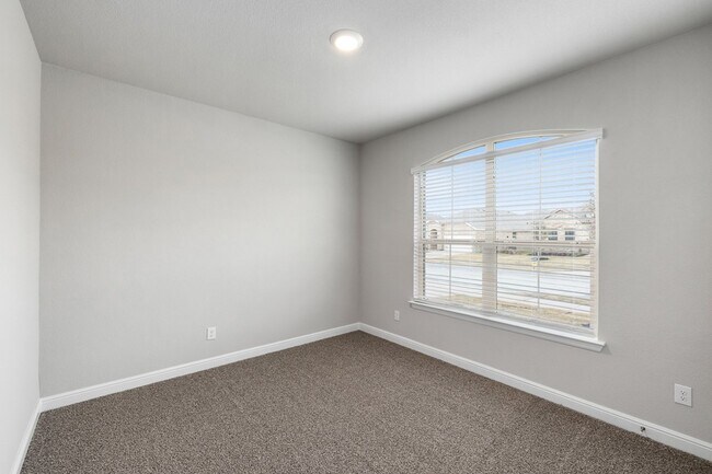 Building Photo - 180 Tanager Dr