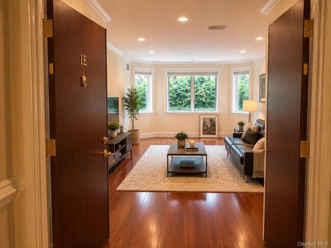 Foto del edificio - 171 Great Neck Rd