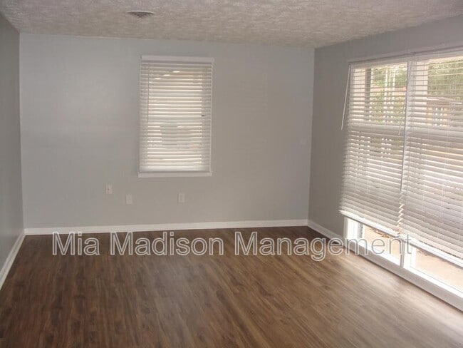 Foto del edificio - 11 Catherine Cir