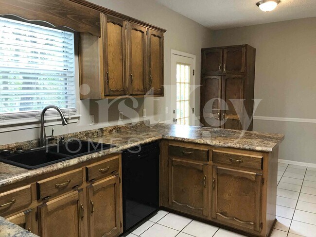 Foto del edificio - 1622 Keeneland Dr