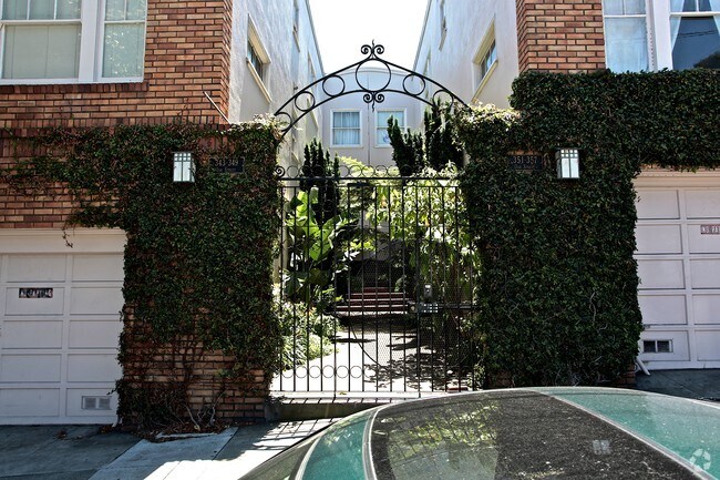 Foto del edificio - 343-357 Oak St. & 240-242 Li