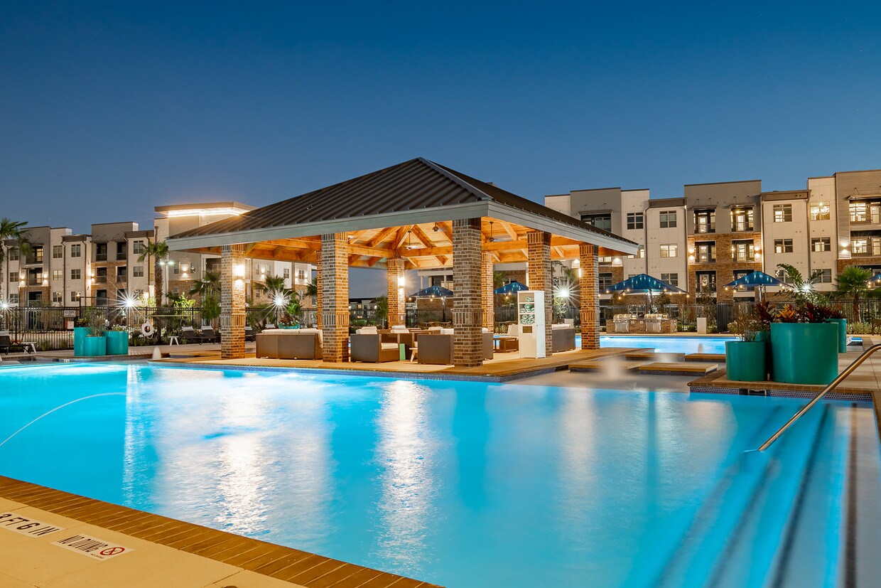 Cortland Inkwell Greenhouse Apartments Houston, TX