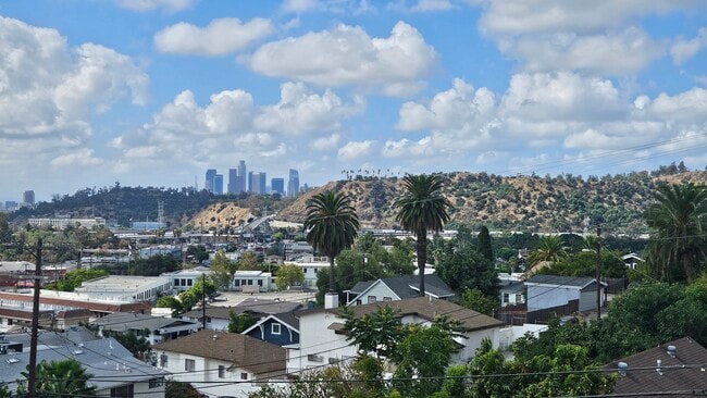 Building Photo - 3422 Glenalbyn Dr