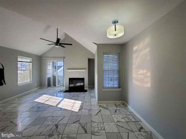 Foto del edificio - 13580 Lord Sterling Pl