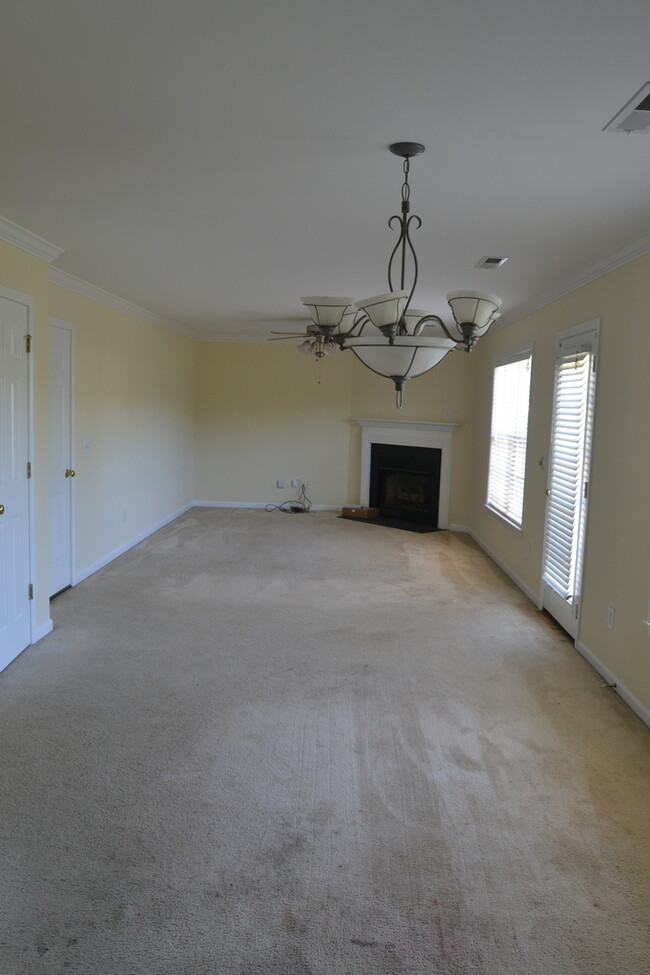 Building Photo - 3 Br, 2.5 bath home in north High Point!