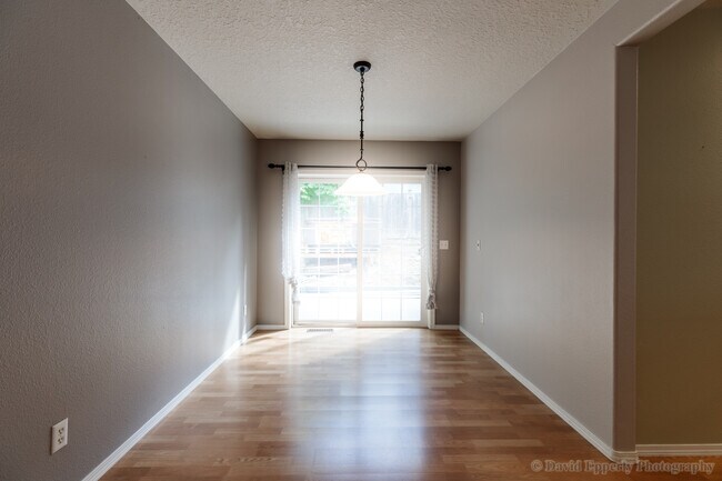 Foto del edificio - 72610 Dwight St