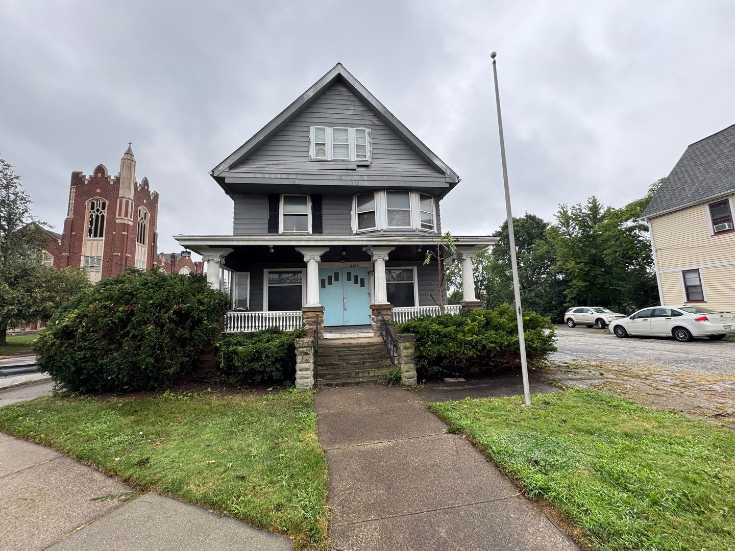 4438 Pearl Rd Cleveland, OH 44109 – photo 1