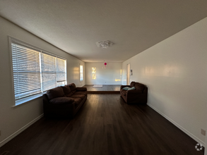 Building Photo - 1511 Thistledown