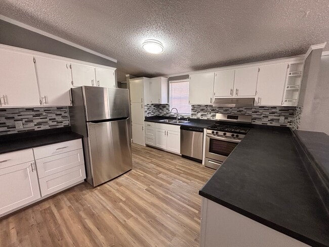 Building Photo - 3950 White Pine Dr