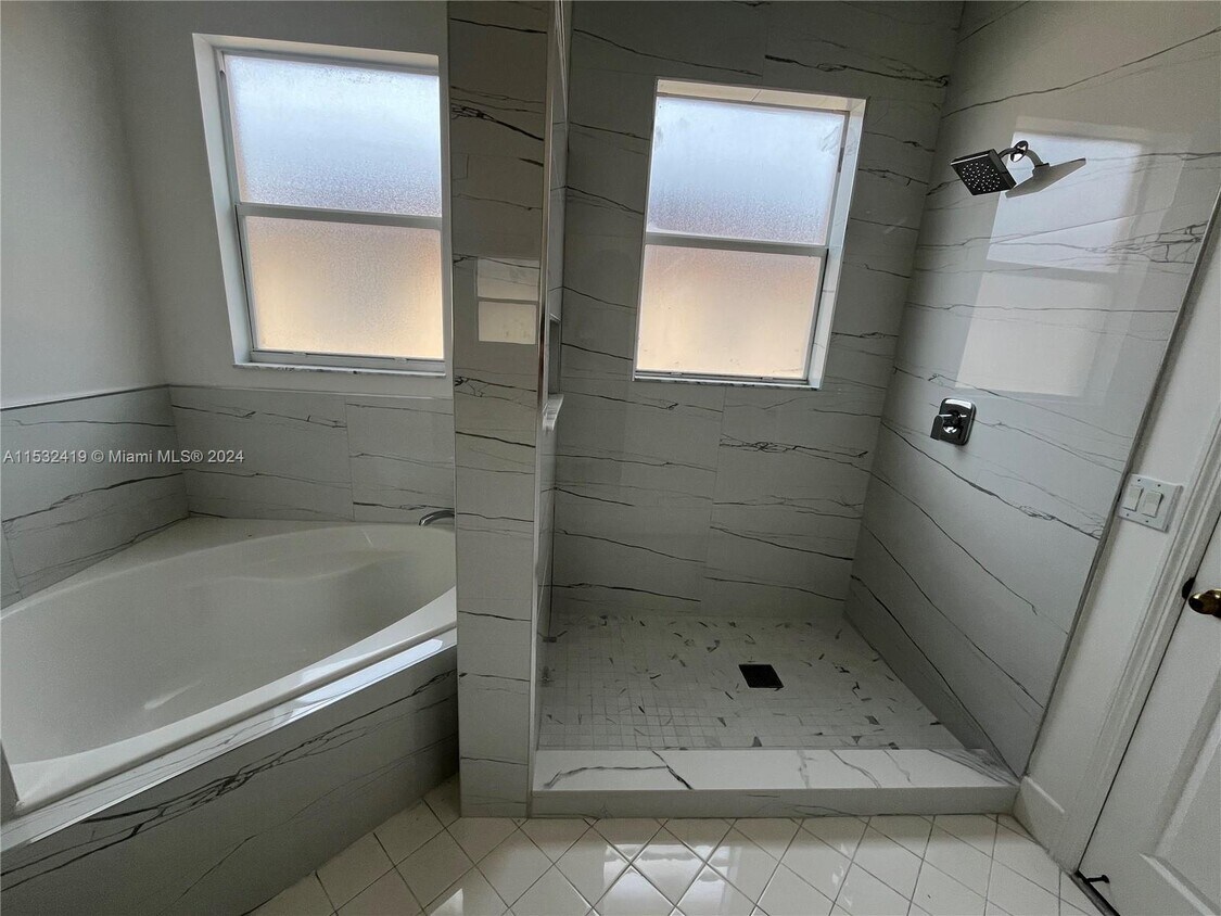 Building Photo - 13273 SW 127th Pl