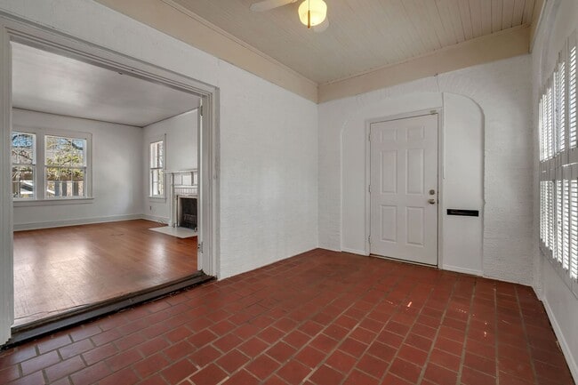 Building Photo - Charming Downtown Brick Home