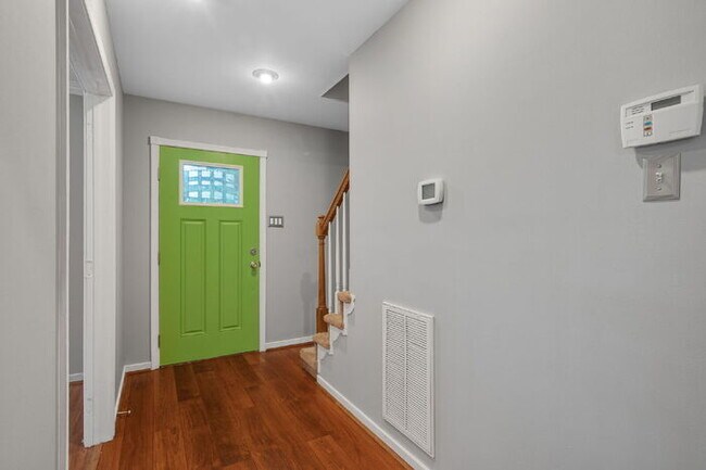 Foto del edificio - Beautiful 2-Story Home with Florida Room, ...