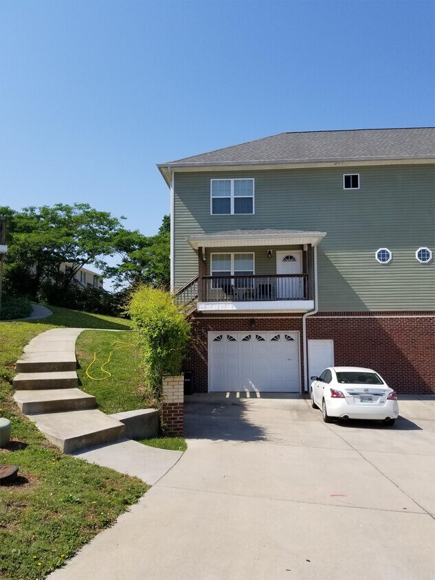Building Photo - 3512 Walnut Grove Ln NE