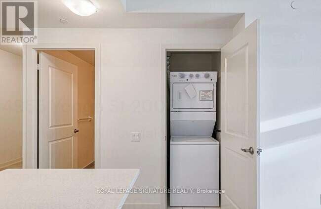 Photo du bâtiment - 4955-4955 Yonge St