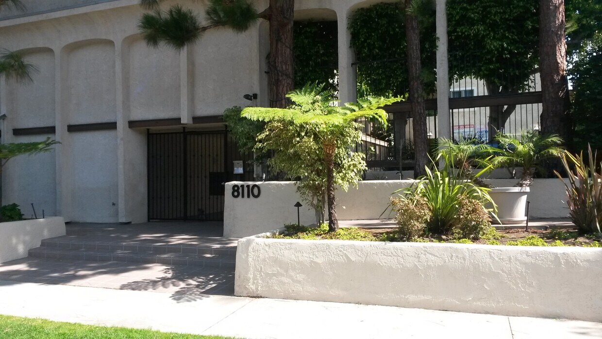 Foto principal - 8110 Redlands St