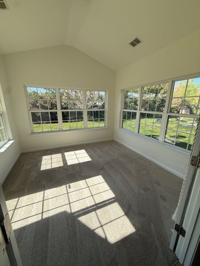 Foto del edificio - Incredible 5 BR House For Rent in Berewick!