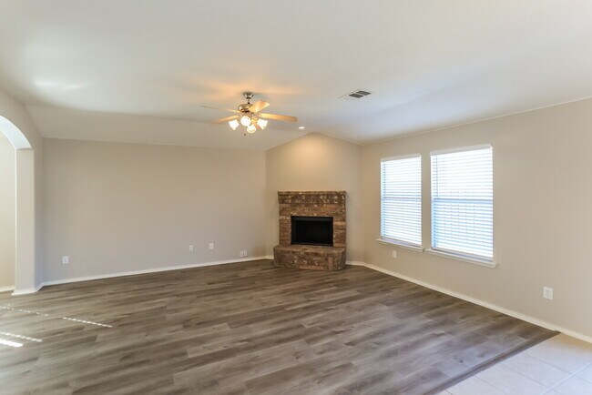 Foto del edificio - 2036 Forest Meadow Dr