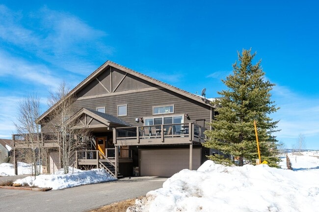 Building Photo - 250 Bergamot Dr